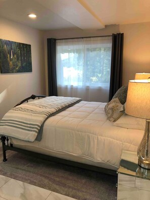 1 slaapkamer, een strijkplank/strijkijzer, gratis wifi, beddengoed