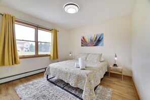 4 Schlafzimmer, Schreibtisch, Bügeleisen/Bügelbrett, Reisekinderbett