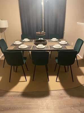 Dining - 🌵Private 🌵Panoramic View 🌵5 miles-Joshua Tree entrance; Stargazing; Hammock! 🎇✨ (Joshua Tree)