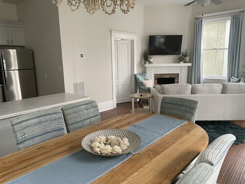 By Forsyth Park, W/ King Bed +New Bath & Kitchen!