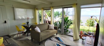 Relaxing oceanfront home overlooking Kaneohe Bay