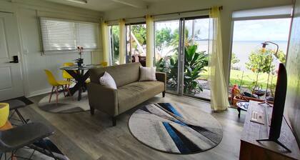Relaxing oceanfront home overlooking Kaneohe Bay