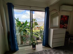 Interior - Relaxing oceanfront home overlooking Kaneohe Bay (Kaneohe)