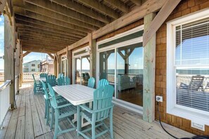 屋外ダイニングエリア