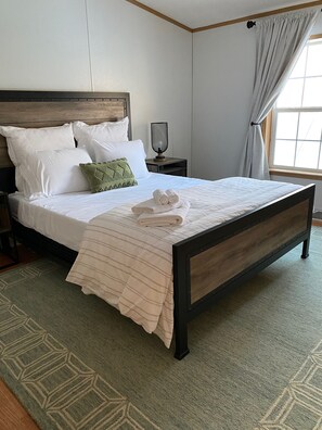 4 bedrooms, iron/ironing board, free WiFi, bed sheets