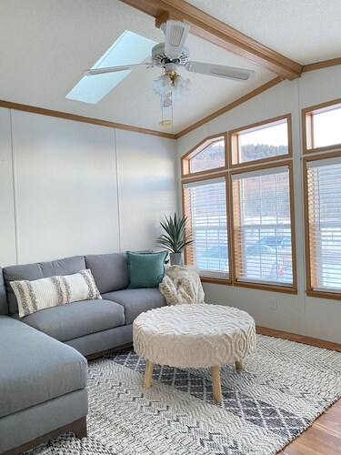 4 bedroom house 10 minutes to Windham Mountain