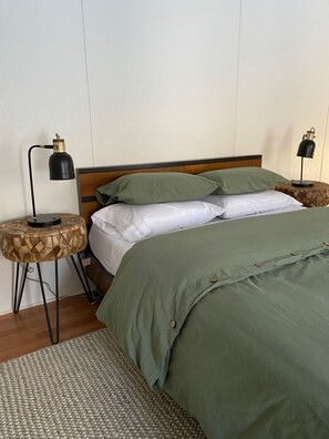 4 bedrooms, iron/ironing board, free WiFi, bed sheets