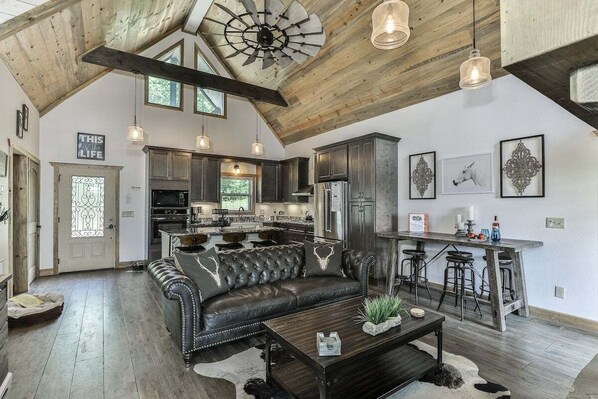 Unclassified image, 1 of 41, button