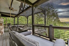 Unclassified image, 4 of 41, button