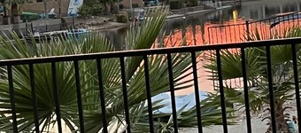 Lakeside 1 Bedroom Apt w/ living room, kitchenette and laundry