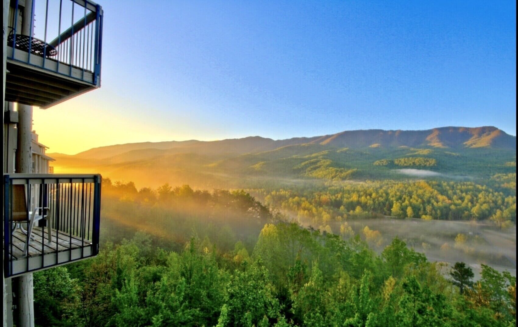 Beautiful Smoky Mountain Views! 2 bedroom/2 bath condo, sleeps 5, indoor pool