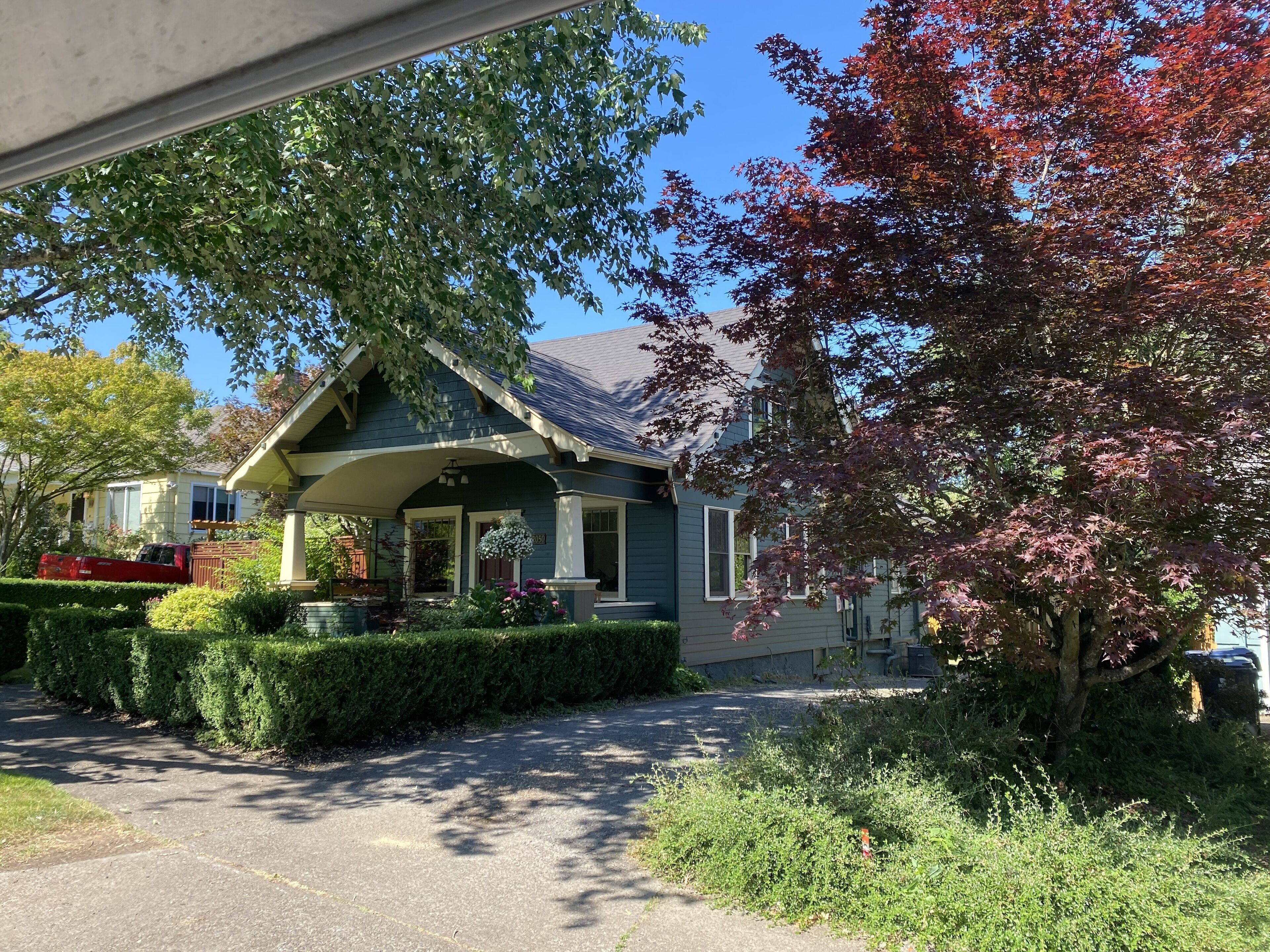 Classic 1929 Craftsman Bungalow conveniently located near the U of O. Sleeps 6