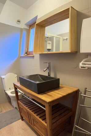 Dusche, Haartrockner, Bidet