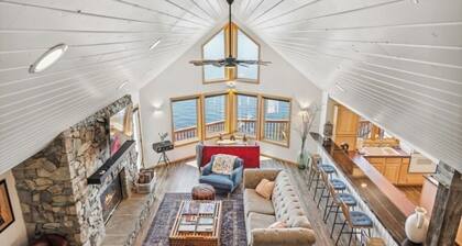 Fill your soul w/ 400' of PRIVATE waterfront w/ dock, lift, diving board & more!