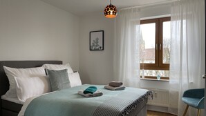 1 soverom, skrivebord, strykejern/-brett og wi-fi (inkludert)