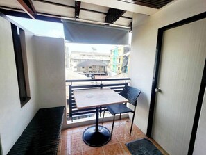 تناول الطعام بالخارج