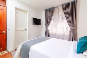 Quarto solteiro | Roupas de cama antialérgicas, quartos à prova de som, Wi-Fi de cortesia