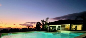 House with swimming pool, soccer pitch, jacuzzi, totally private