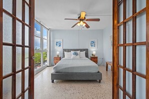 2 bedrooms, desk, iron/ironing board, travel cot - Waterfront  Best location  Walk to eat Modern (San Juan)