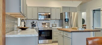 Charming Home Near Downtown and Golf Courses