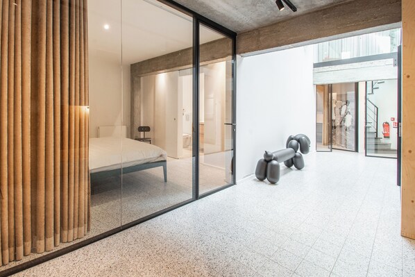 5 bedrooms, iron/ironing board, travel cot, WiFi - Beachfront, 5 bdrm vacation home, lots of extras for young and old! (Oostduinkerke)