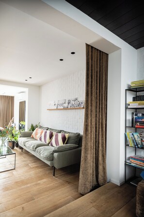 Interior - Beachfront, 5 bdrm vacation home, lots of extras for young and old! (Oostduinkerke)