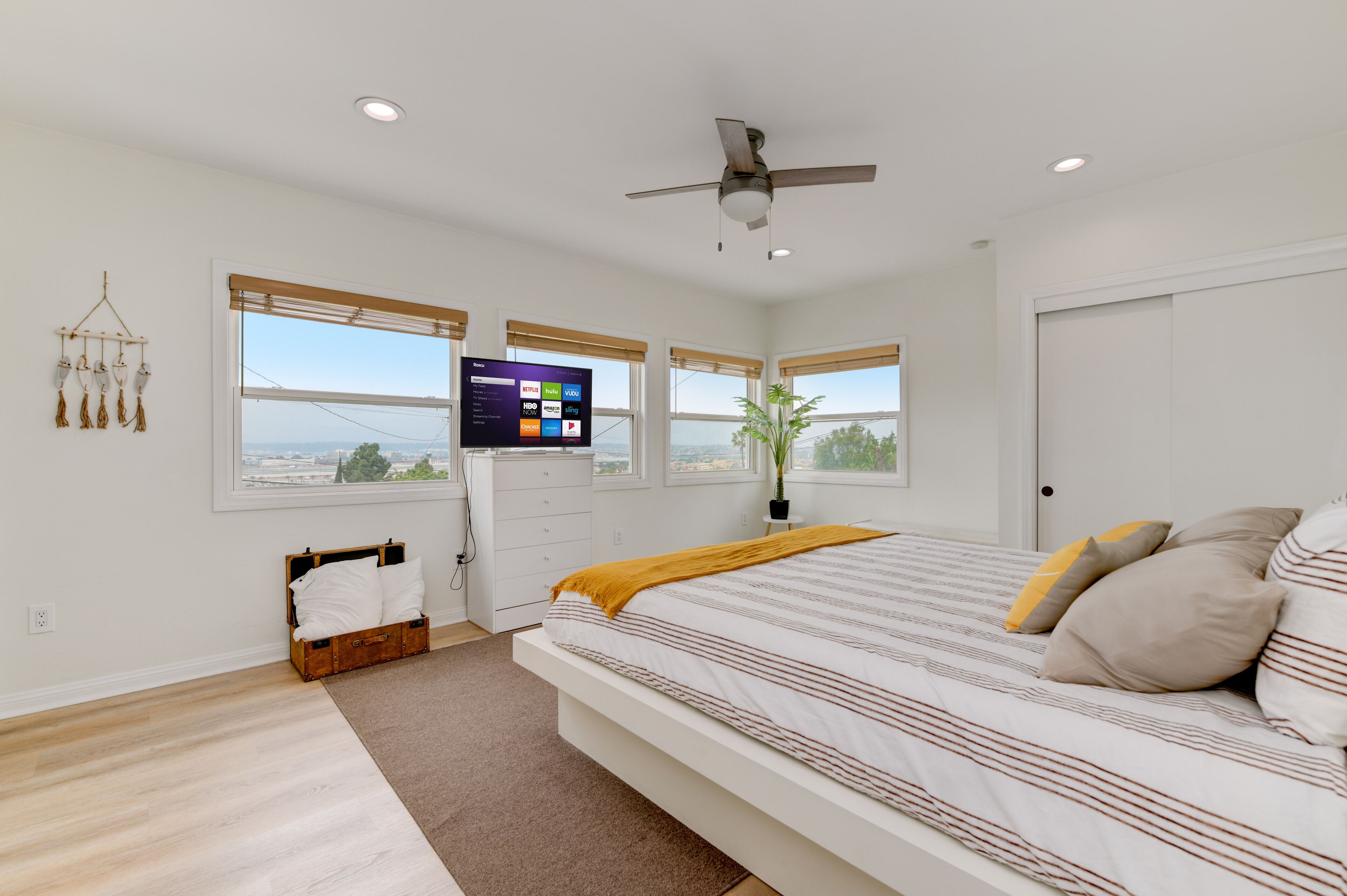 3 chambres, fer et planche à repasser, Wi-Fi gratuit, draps fournis