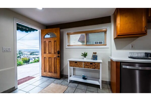 Fridge, microwave, oven, stovetop - Cozy 3BR Renovated Home with Scenic Views! Near Downtown/Airport/Gaslamp Quarter (San Diego)