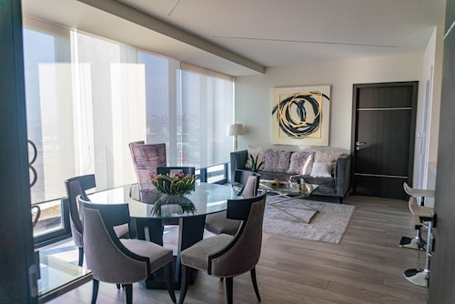 Grand Luxury Suite Adamant