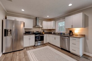 Fridge, microwave, oven, stovetop - Spacious 4BR/3BA Home with Large Fenced Yard – Near Downtown Thomasville (Thomasville)