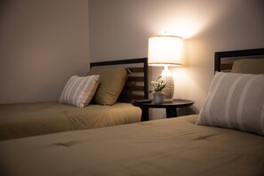 4 habitaciones, tabla de planchar con plancha, wifi y ropa de cama 