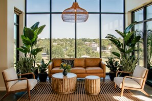 2 restaurants servant le petit déjeuner, spécialités Cuisine américaine