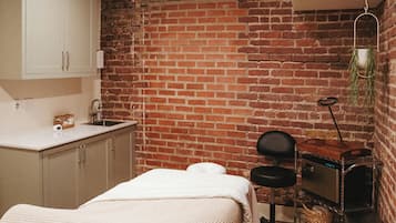 Sauna, body treatments, hot stone massages, deep-tissue massages