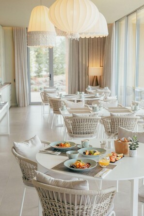 Restaurant - White Shell Beach Villas (Lagoa)