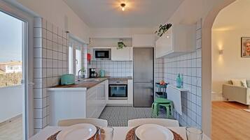 Fridge, microwave, oven, dishwasher