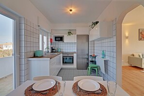 Fridge, microwave, oven, dishwasher - Sea Salt, Sagres Apartment (Sagres)