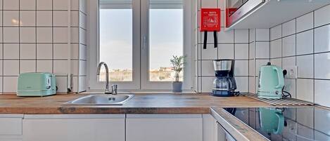 Réfrigérateur, micro-ondes, four, lave-vaisselle