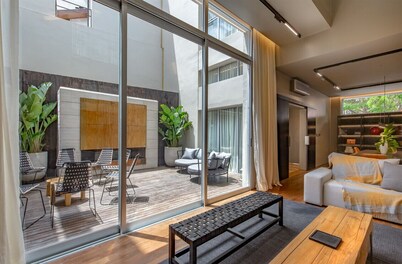 Modern Luxury Home Perfect for Couples & Families - Safe and Quiet Neighborhood