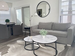 TV - Newly Remodeled Home | Steps to the Sand (Newport Beach)