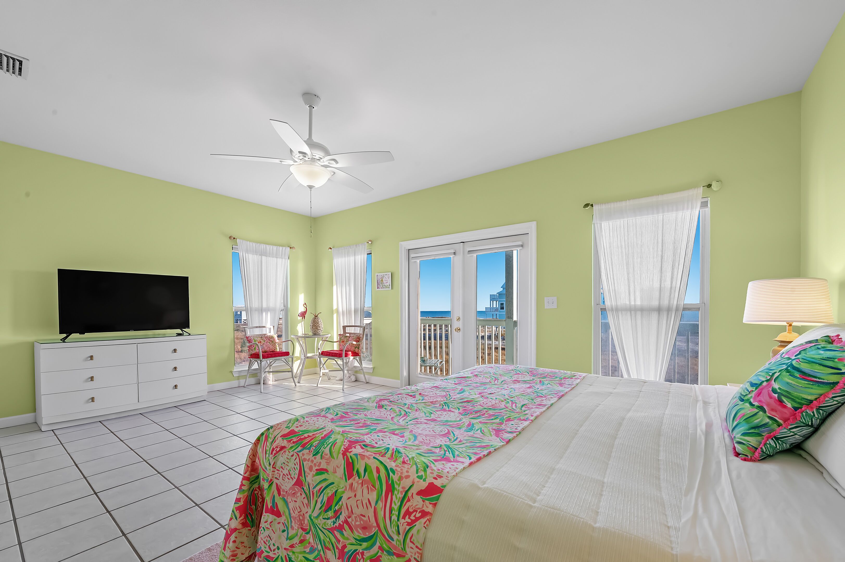 3 室のベッドルーム、デスク、アイロン / アイロン台、WiFi (無料)