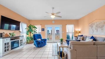 Smart-TV, Kamin, DVD-Player, Bücher