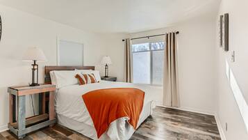 3 bedrooms, iron/ironing board, travel crib, free WiFi