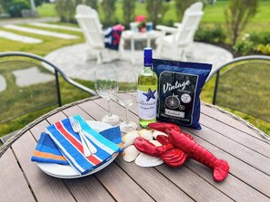 Outdoor dining - New Nubble View -  Carriage House on Beach (York)