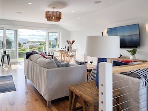 Télévision, chaîne hi-fi