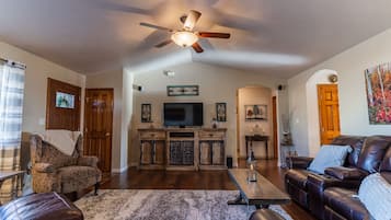 Smart TV, DVD player, books, stereo