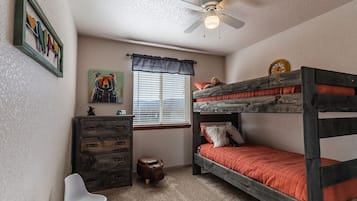 3 chambres, fer et planche à repasser, lit parapluie, Wi-Fi gratuit