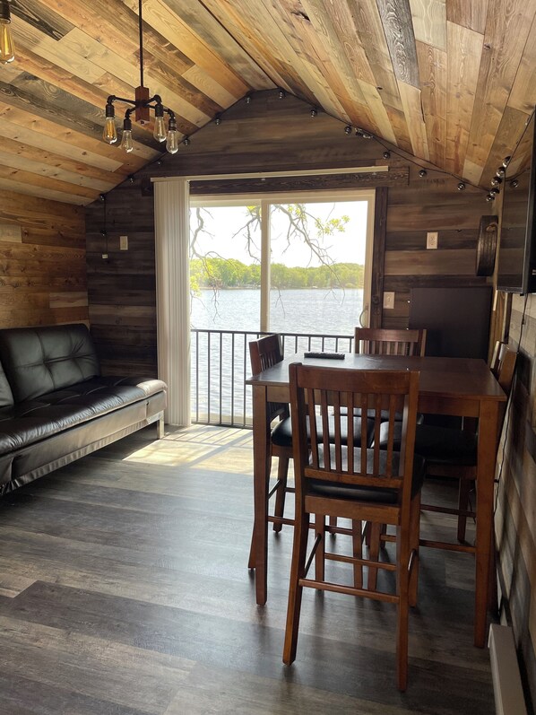 Smart TV, fireplace, books - Cozy Red Cabin on Briggs Lake (Clear Lake)