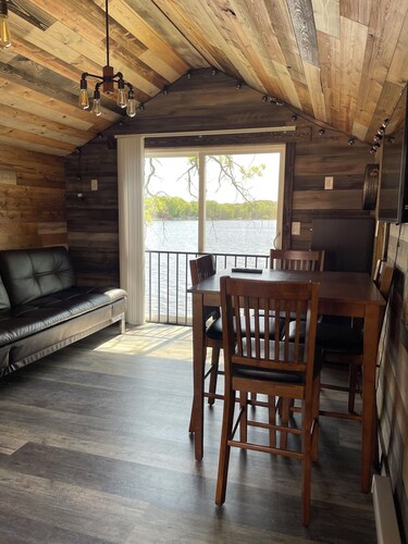 Cozy Red Cabin on Briggs Lake