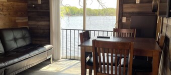 Cozy Red Cabin on Briggs Lake