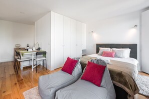 Desk, Internet, bed sheets